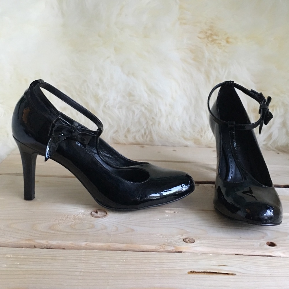 Gianni Bini Heaven T-Strap Stiletto